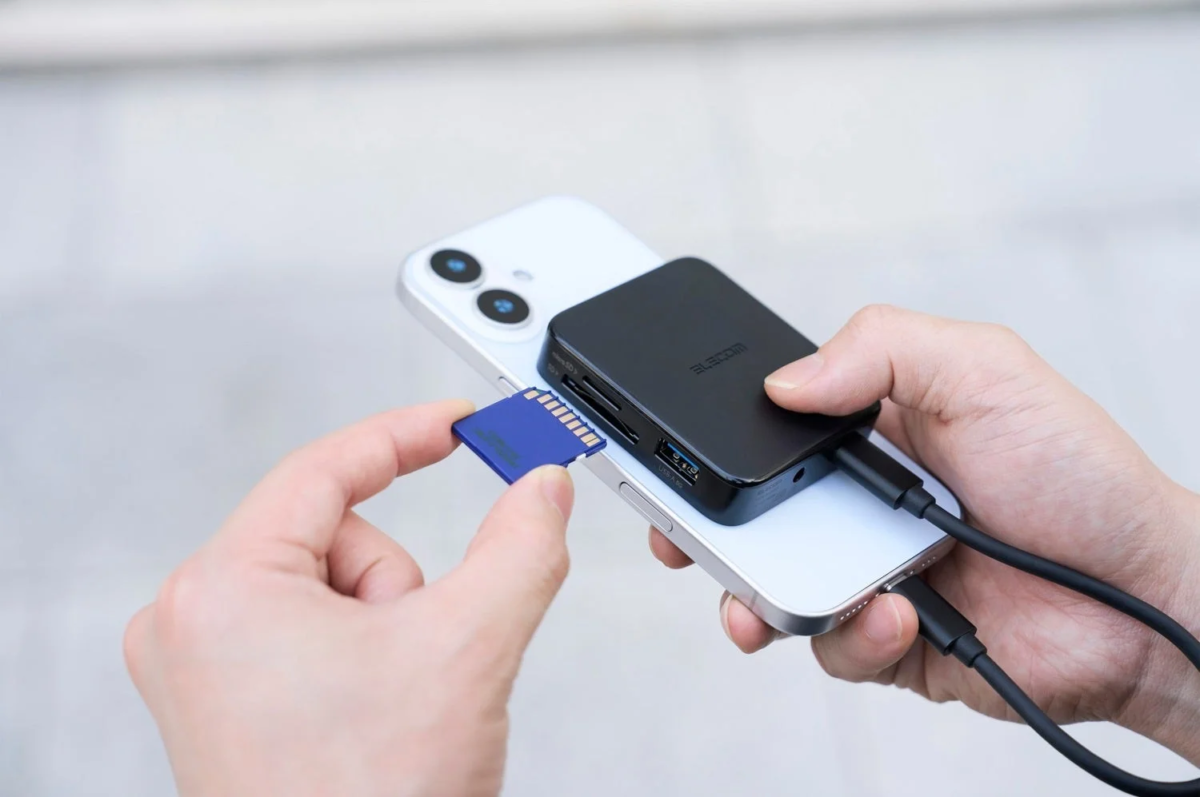 Inserting SD Card into Docking Station