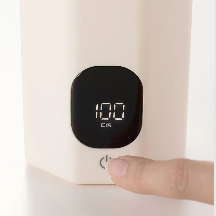 Digital display showing 100℃ and hot water