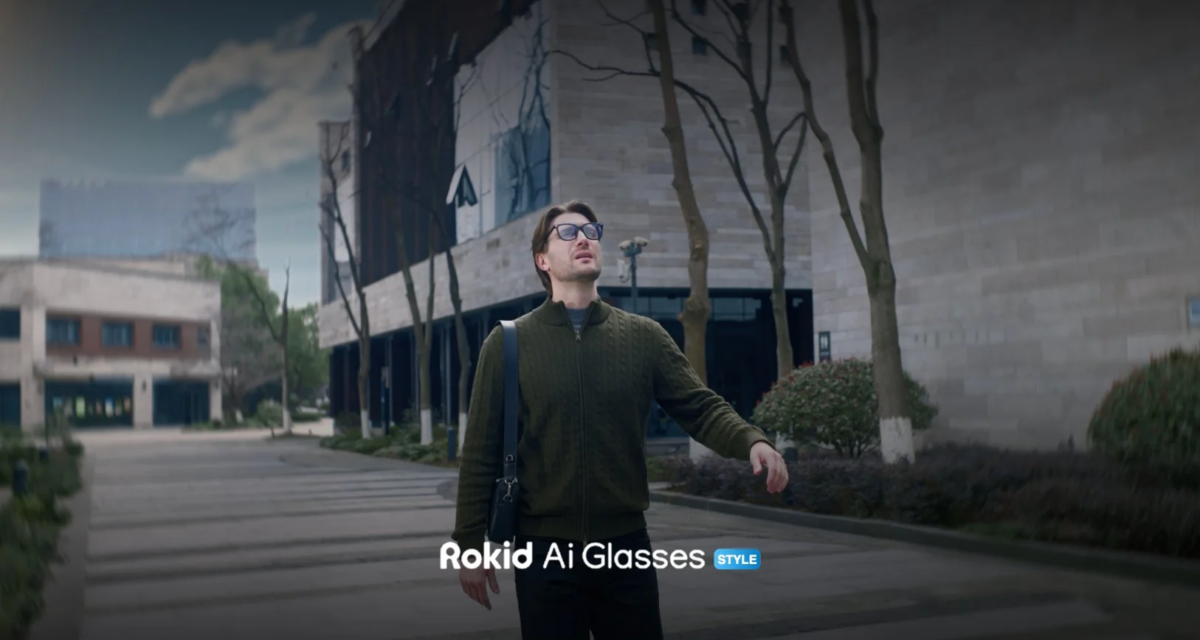 Man wearing Rokid Ai Glasses Style in city