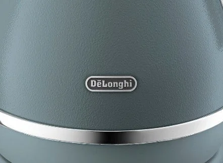 Close-up of De'Longhi Pebble Gray kettle texture